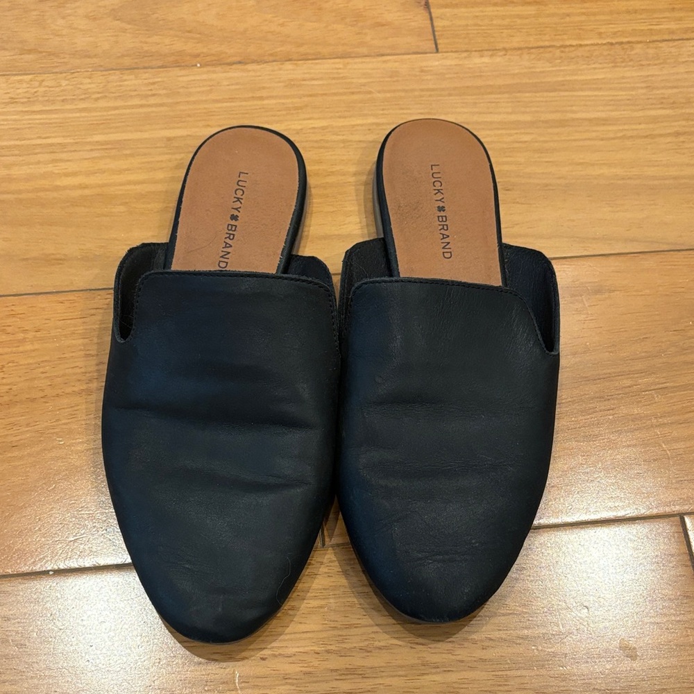 Lucky Brand Women's Classic Black Leather Mules